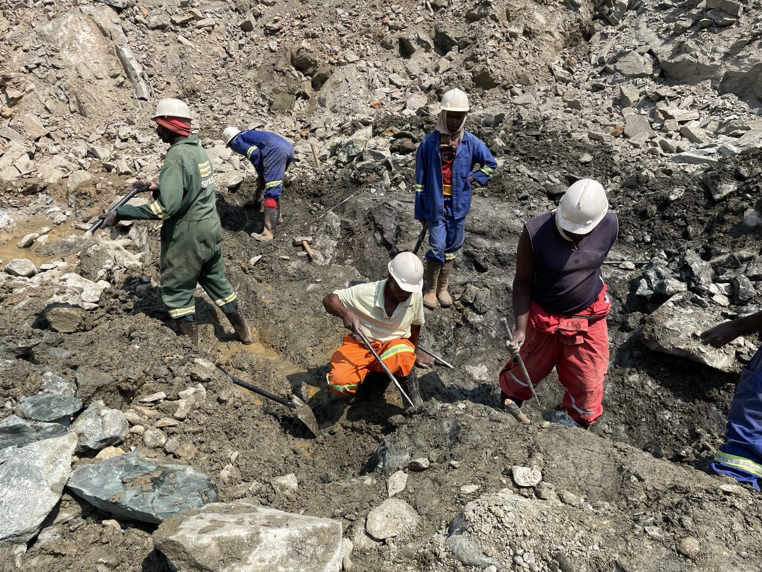 Santas Mining Ltd workforce