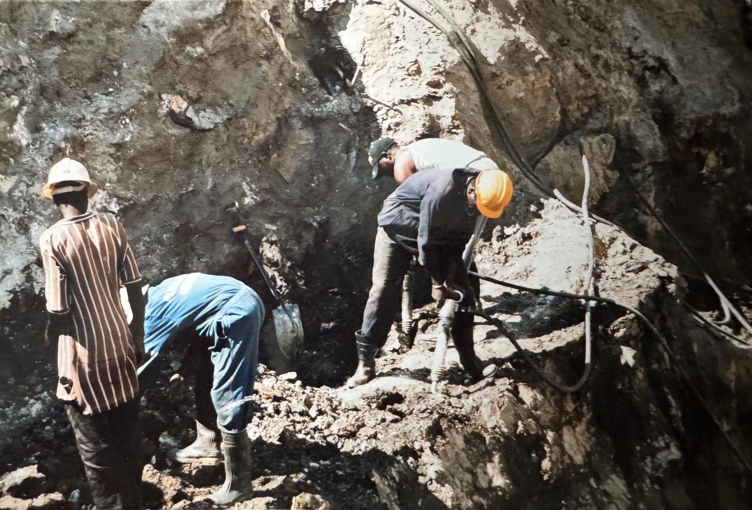 Early hand-mining activity at the Santas emerald project